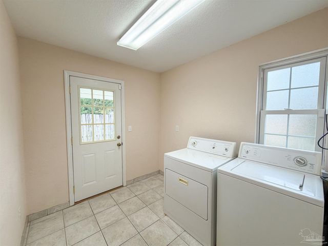 3915 Potosi Rd, Pensacola, FL 32504