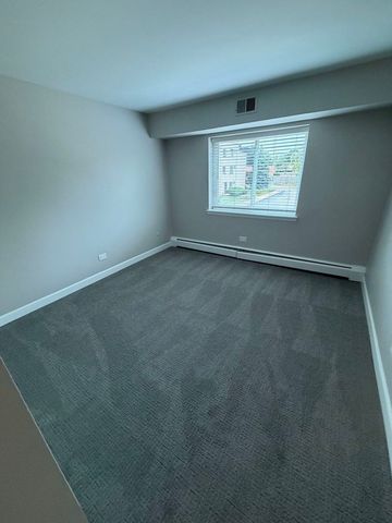 445 S Cleveland Avenue 204, Arlington Heights, IL 60005