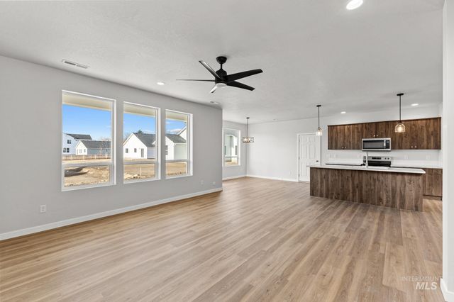 1699 Gyrfalcon St, Middleton, ID 83644