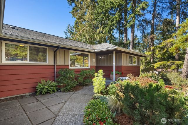 561 N 166th Street, Shoreline, WA 98133
