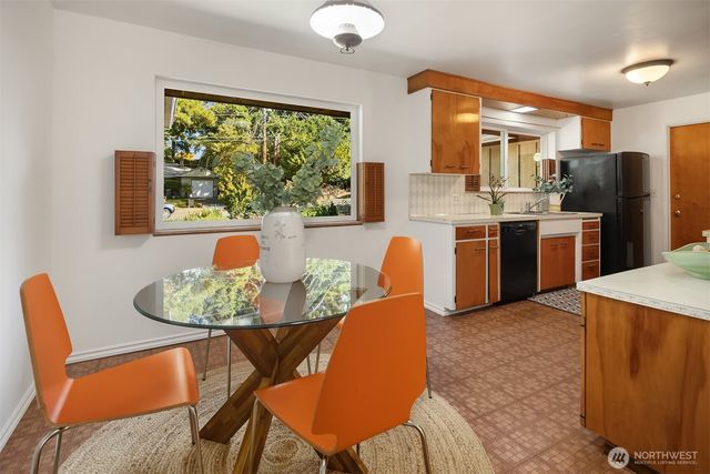 561 N 166th Street, Shoreline, WA 98133