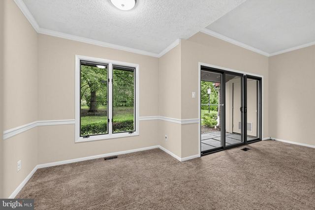 300 UXBRIDGE DR, Cherry Hill, NJ 08034