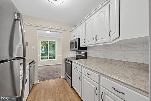 300 UXBRIDGE DR, Cherry Hill, NJ 08034