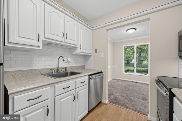 300 UXBRIDGE DR, Cherry Hill, NJ 08034
