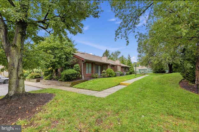 300 UXBRIDGE DR, Cherry Hill, NJ 08034