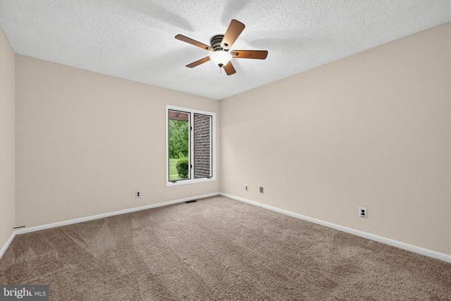 300 UXBRIDGE DR, Cherry Hill, NJ 08034
