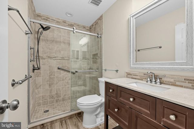 300 UXBRIDGE DR, Cherry Hill, NJ 08034