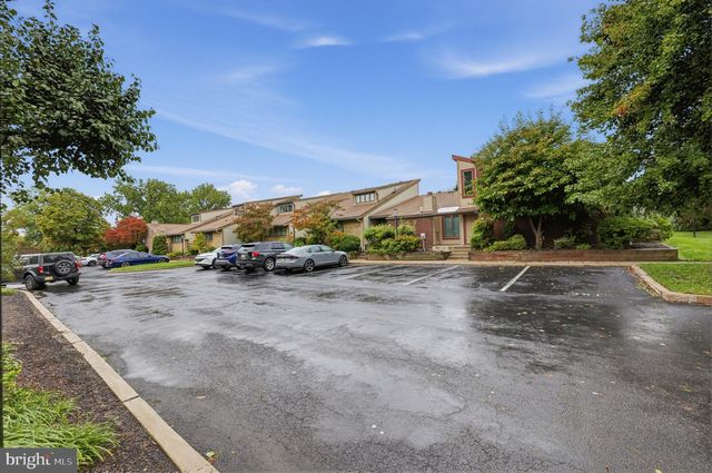 300 UXBRIDGE DR, Cherry Hill, NJ 08034