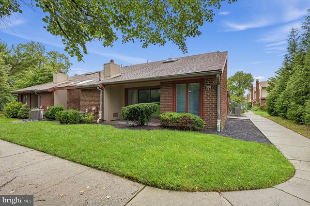 300 UXBRIDGE DR, Cherry Hill, NJ 08034