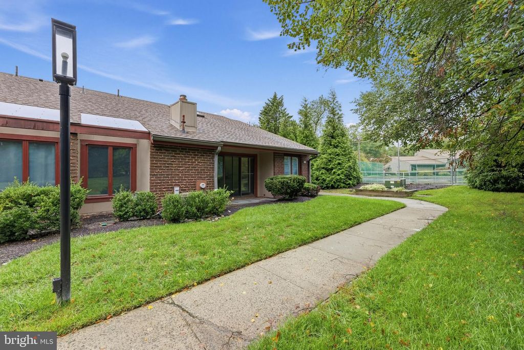 300 UXBRIDGE DR, Cherry Hill, NJ 08034 — exterior