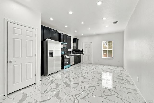818 S Mel Waiters, San Antonio, TX 78203