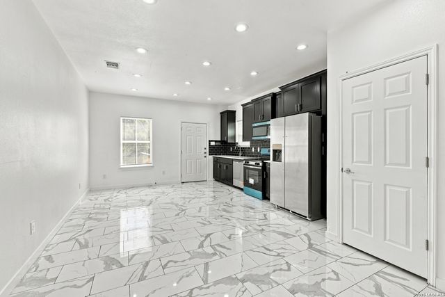 818 S Mel Waiters, San Antonio, TX 78203