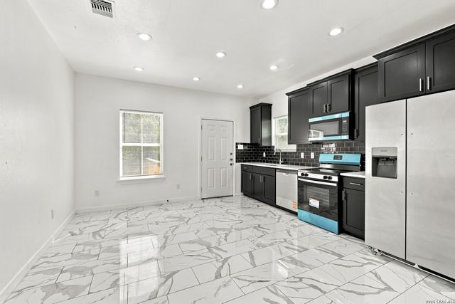 818 S Mel Waiters, San Antonio, TX 78203