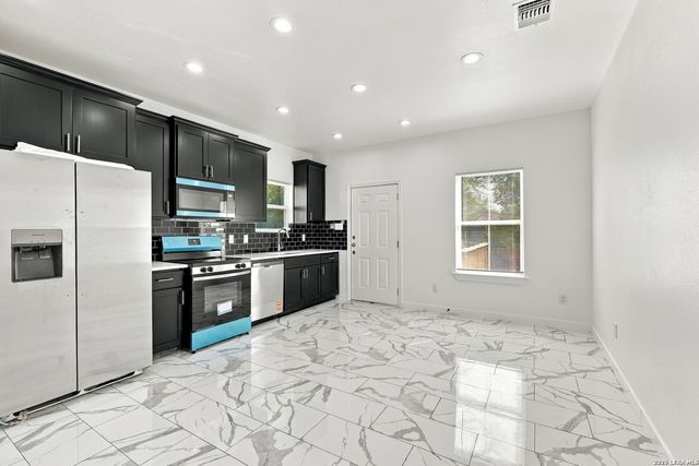 818 S Mel Waiters, San Antonio, TX 78203