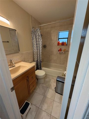 8905 NW 38th Dr 4, Coral Springs, FL 33065