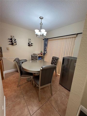 8905 NW 38th Dr 4, Coral Springs, FL 33065