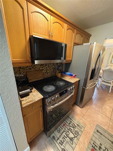 8905 NW 38th Dr 4, Coral Springs, FL 33065