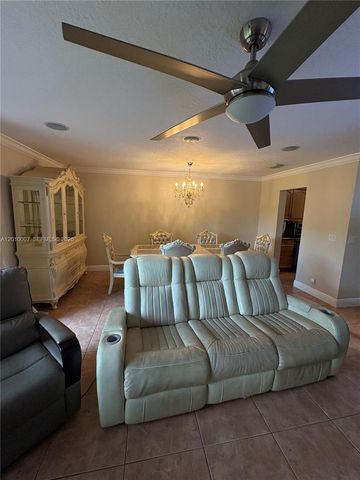 8905 NW 38th Dr 4, Coral Springs, FL 33065