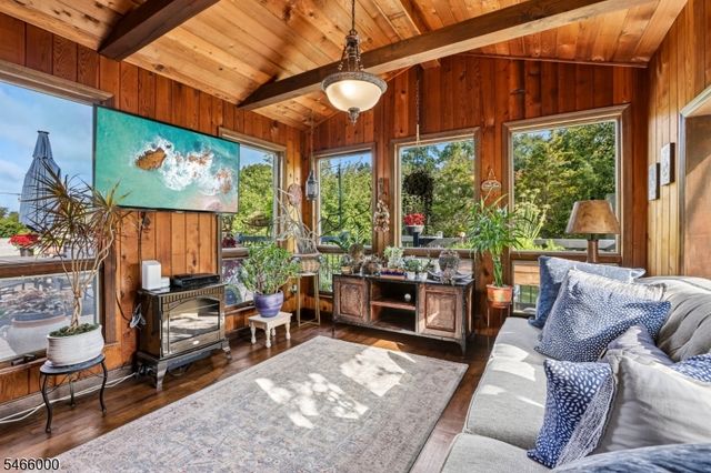 7 Weavers Ln, Readington Twp., NJ 08889