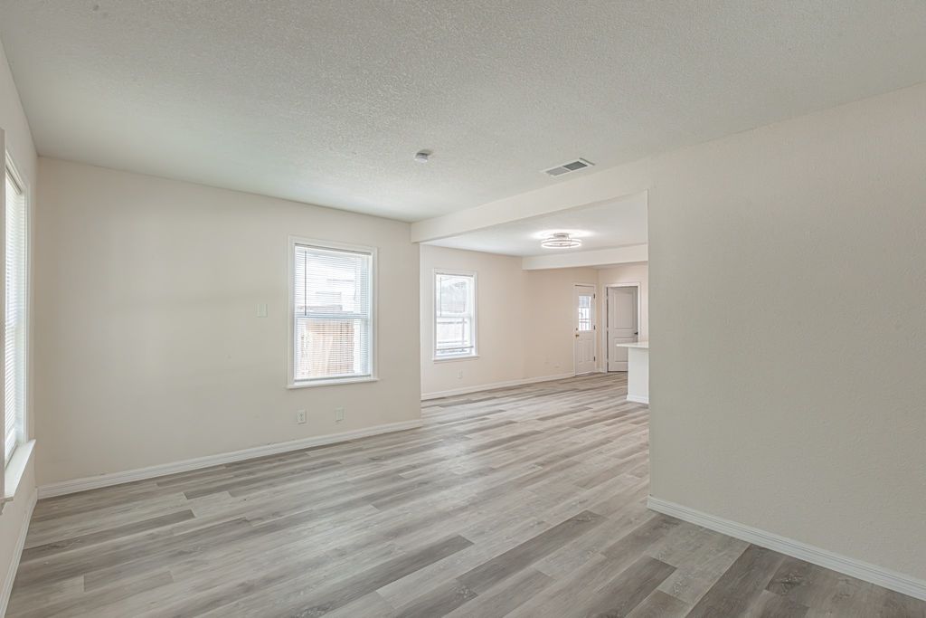 426 NE 29th Street, Grand Prairie, TX 75050 — photo 3