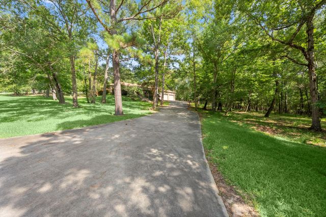 156 Magnolia Bend Drive, Livingston, TX 77351
