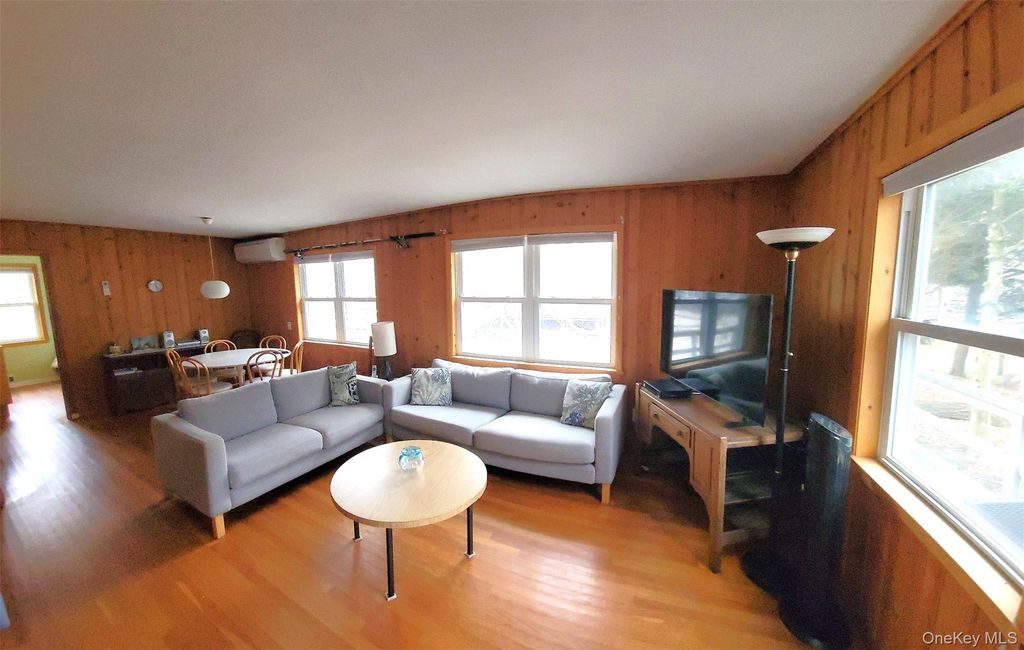 84 Oak Walk, Bay Shore, NY 11706 — photo 2