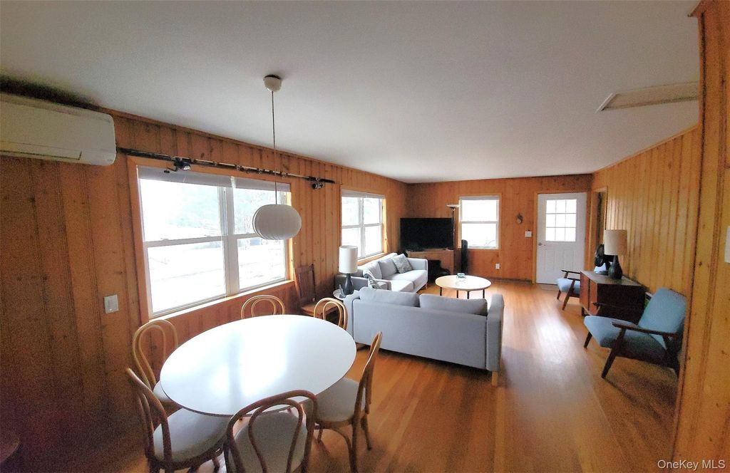 84 Oak Walk, Bay Shore, NY 11706 — photo 3