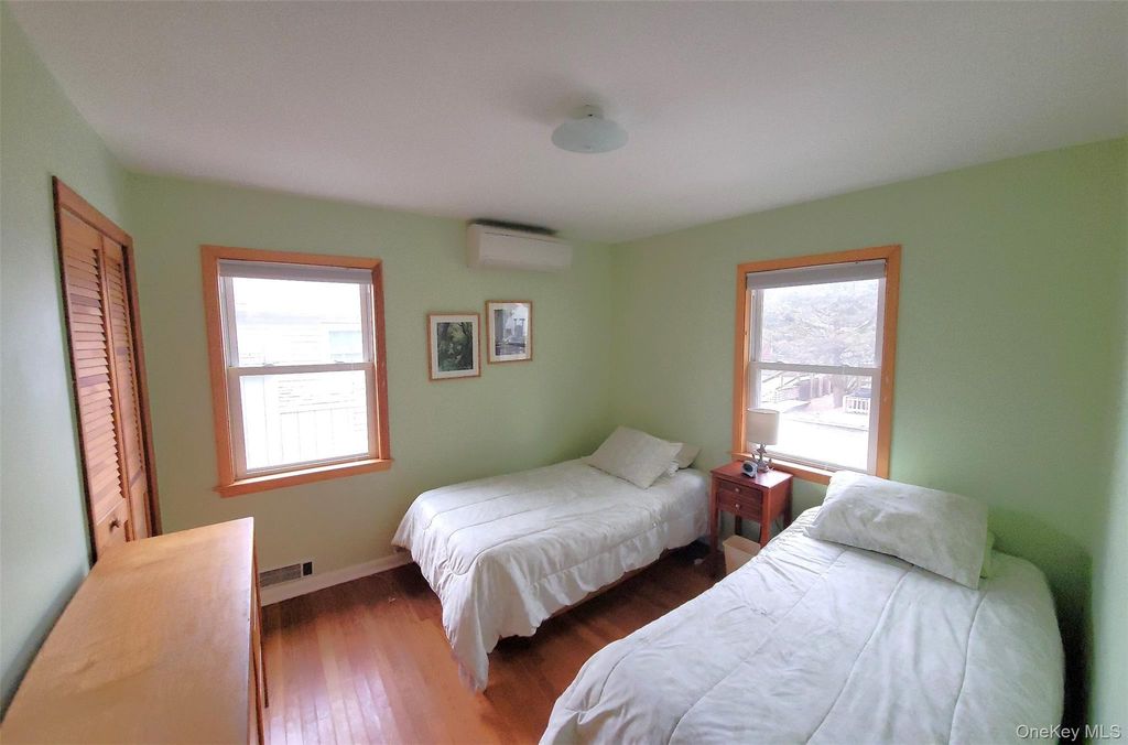 84 Oak Walk, Bay Shore, NY 11706 — photo 4