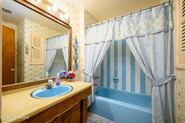 49 Newbury Road, Howell, NJ 07731
