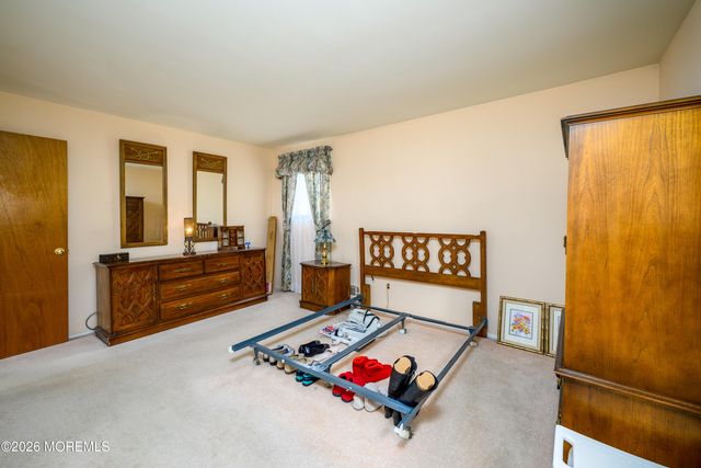 49 Newbury Road, Howell, NJ 07731