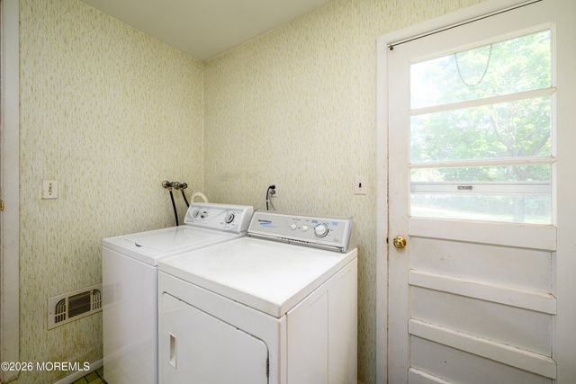 49 Newbury Road, Howell, NJ 07731