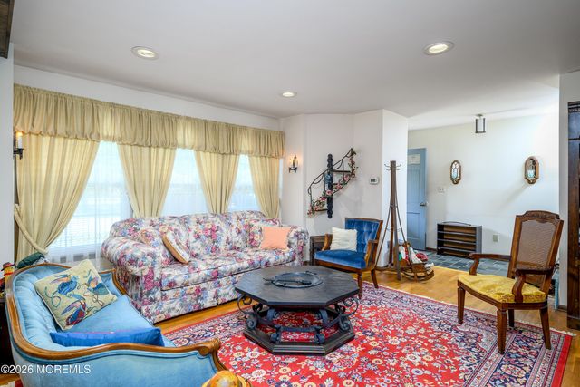 49 Newbury Road, Howell, NJ 07731