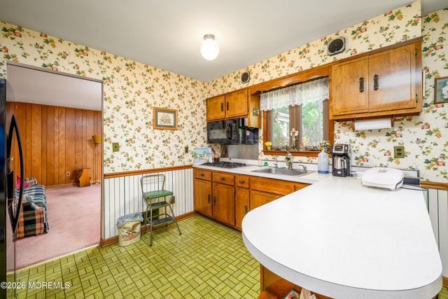 49 Newbury Road, Howell, NJ 07731