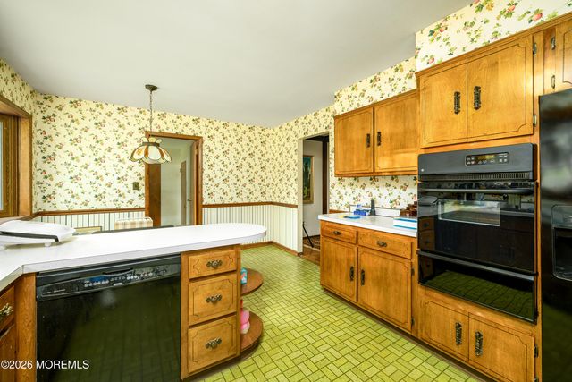 49 Newbury Road, Howell, NJ 07731