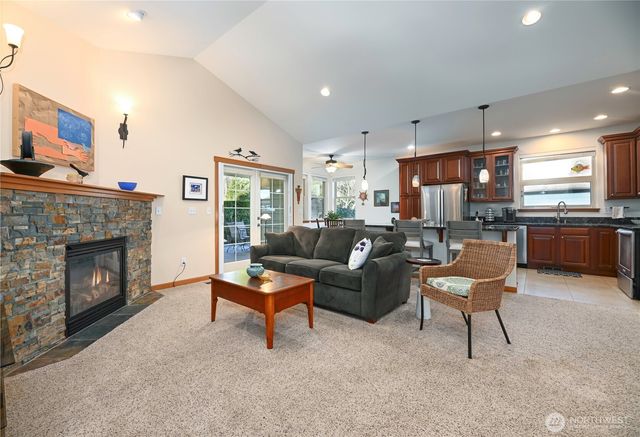 965 Chestnut Loop, Mount Vernon, WA 98274