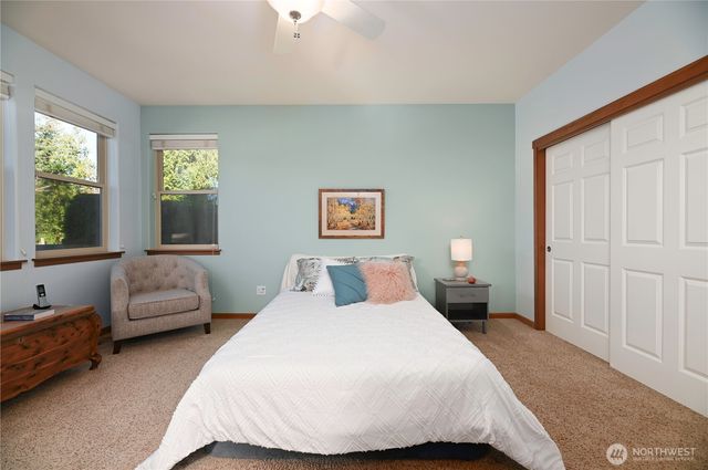 965 Chestnut Loop, Mount Vernon, WA 98274