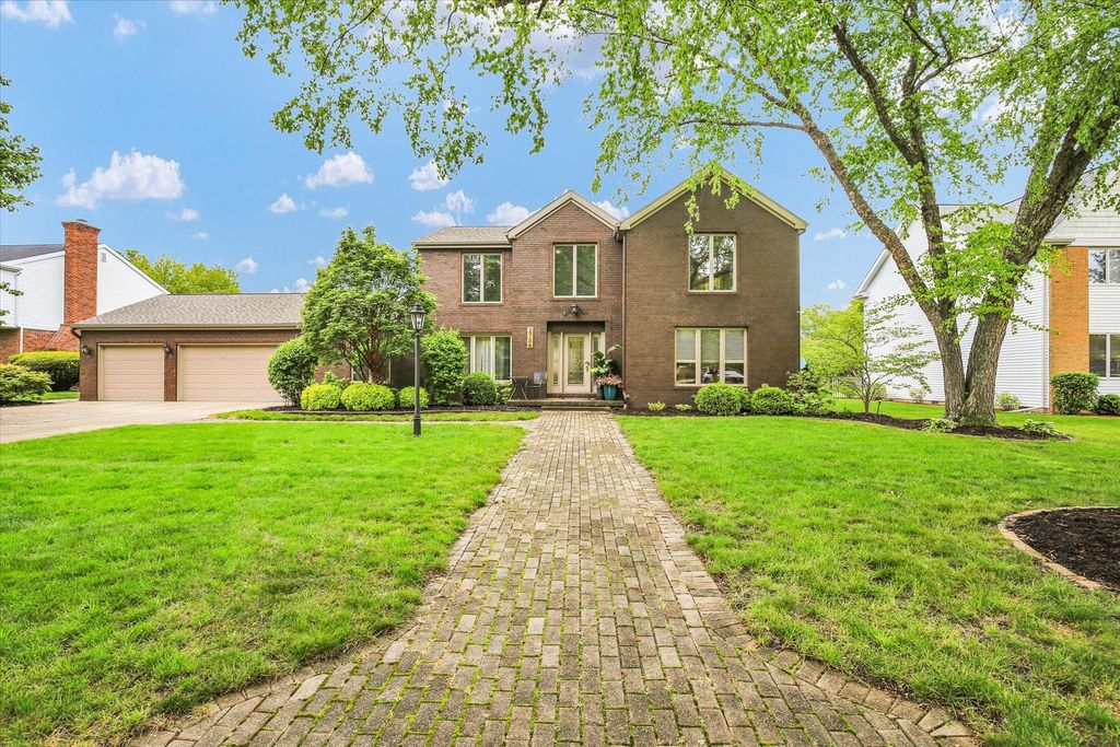 Image 1 of property listing at 2706 N Salisbury Court, Champaign, IL 61821