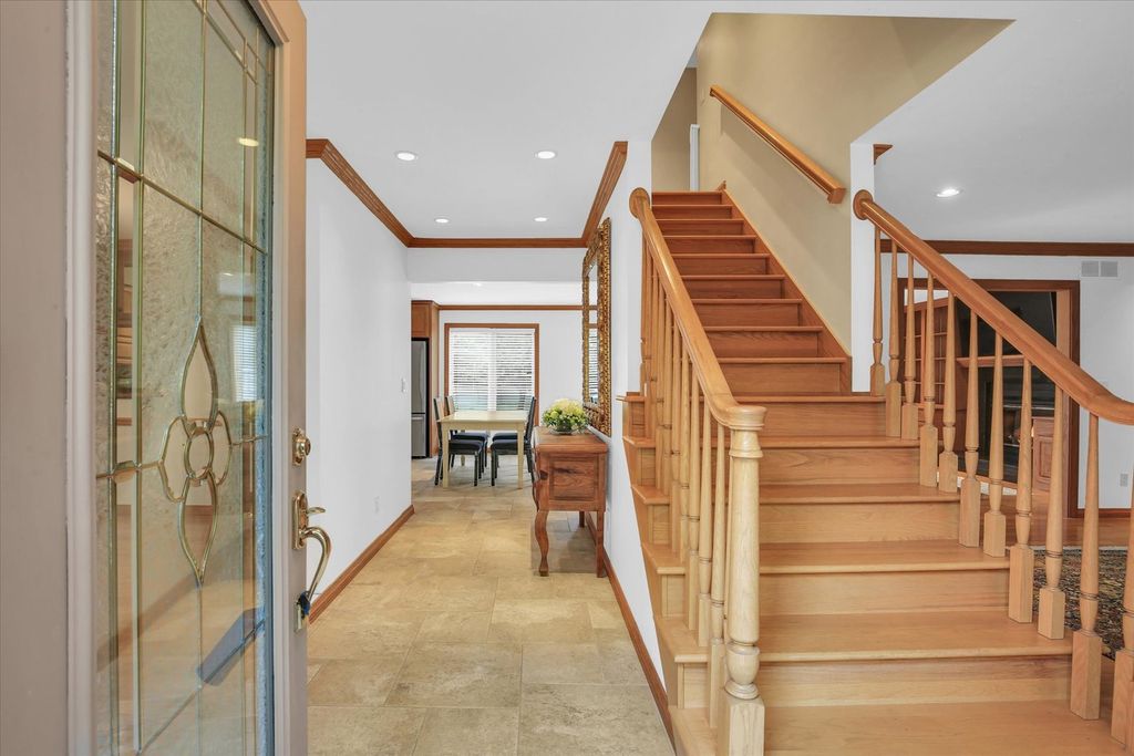 Image 2 of property listing at 2706 N Salisbury Court, Champaign, IL 61821
