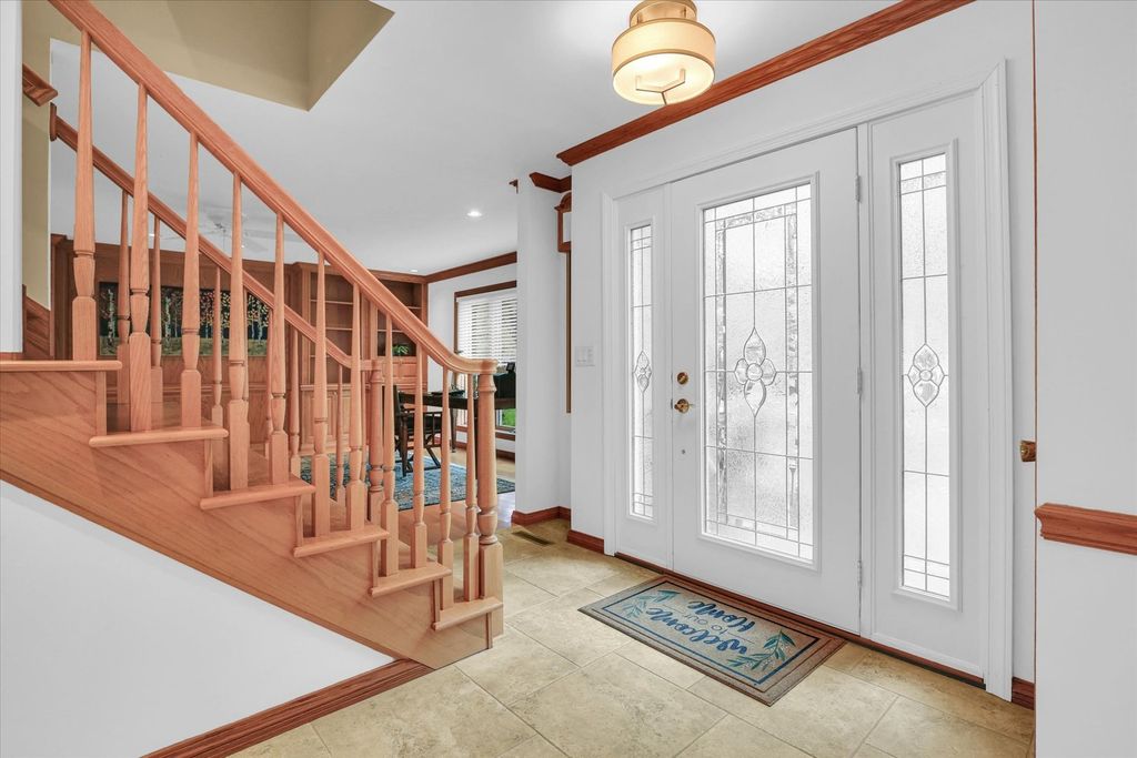 Image 17 of property listing at 2706 N Salisbury Court, Champaign, IL 61821