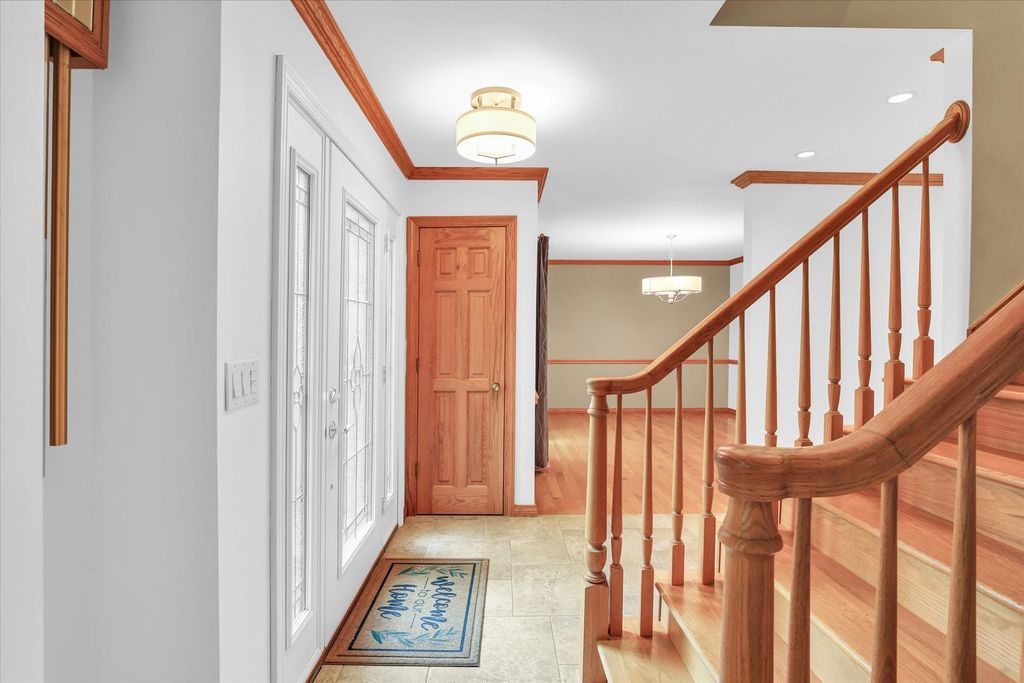 Image 18 of property listing at 2706 N Salisbury Court, Champaign, IL 61821