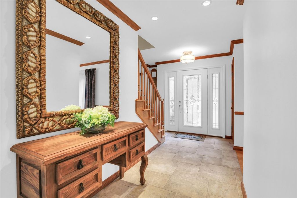 Image 19 of property listing at 2706 N Salisbury Court, Champaign, IL 61821