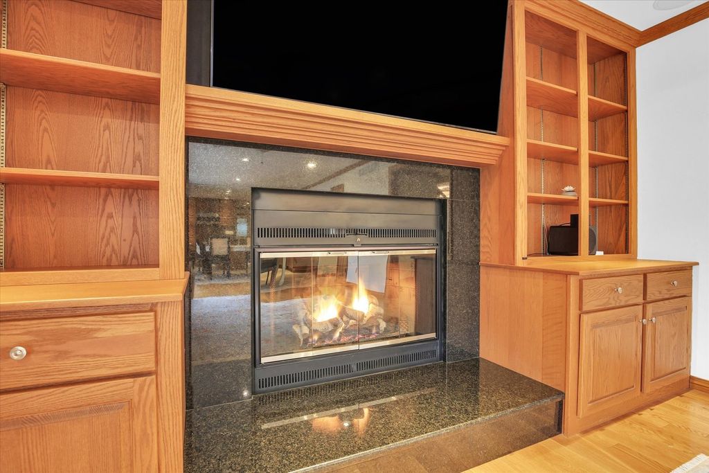 Image 22 of property listing at 2706 N Salisbury Court, Champaign, IL 61821