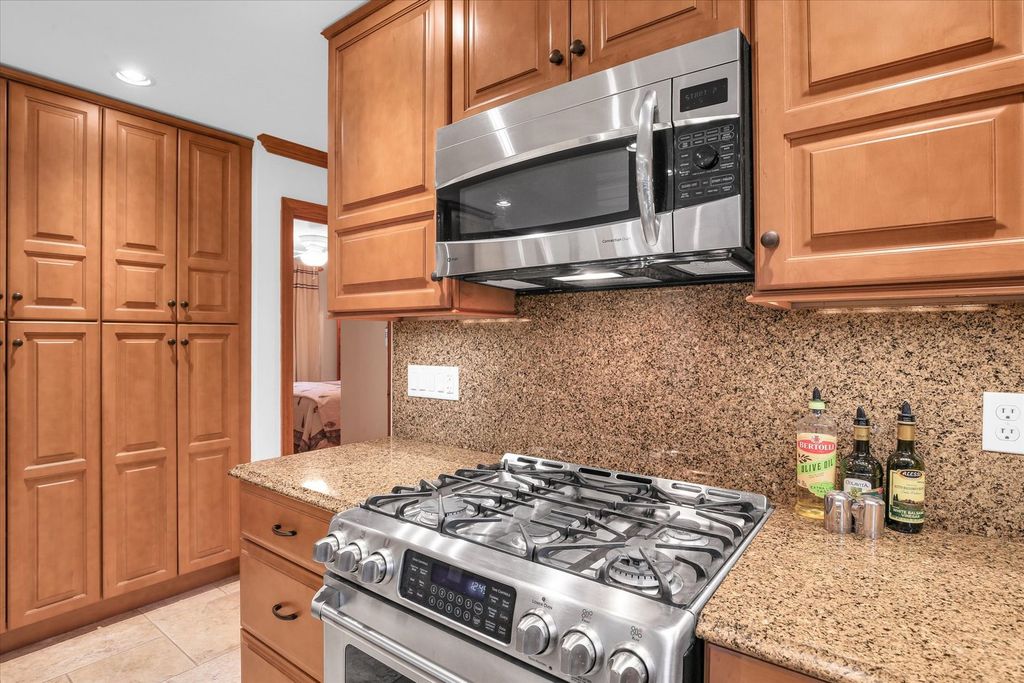 Image 25 of property listing at 2706 N Salisbury Court, Champaign, IL 61821