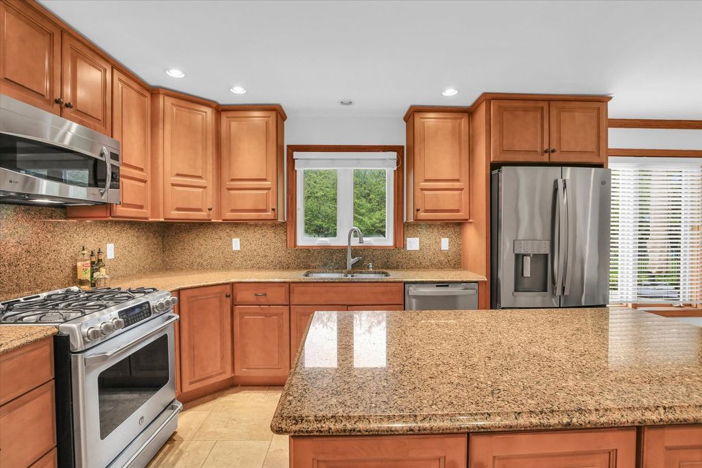 Image 26 of property listing at 2706 N Salisbury Court, Champaign, IL 61821