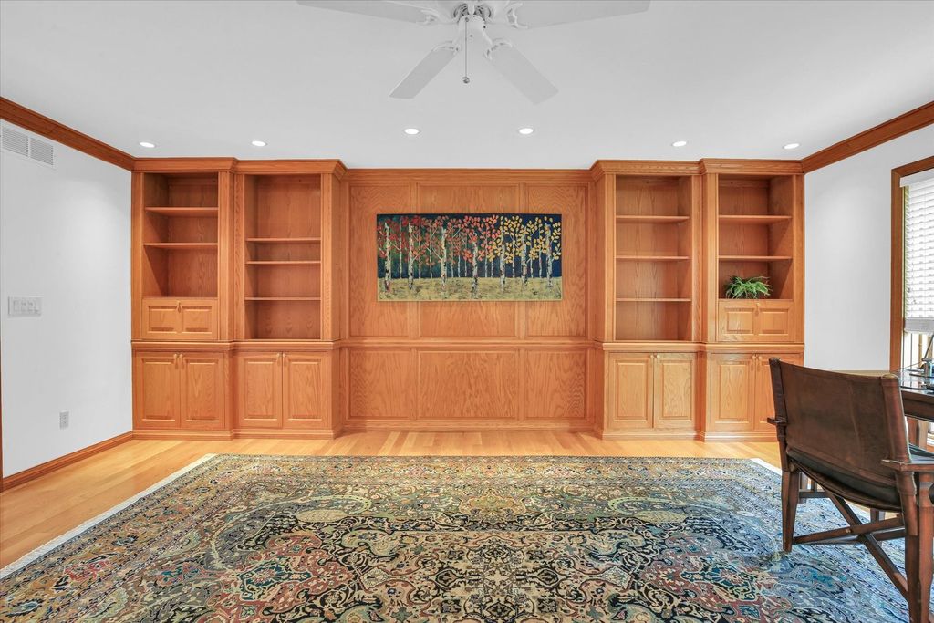 Image 28 of property listing at 2706 N Salisbury Court, Champaign, IL 61821