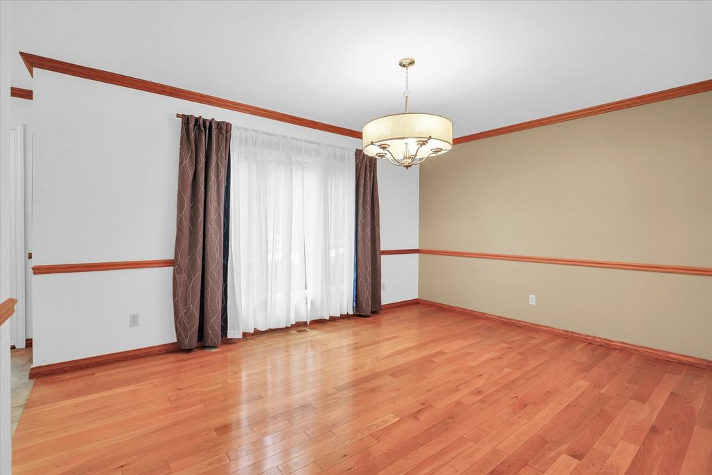 Image 30 of property listing at 2706 N Salisbury Court, Champaign, IL 61821