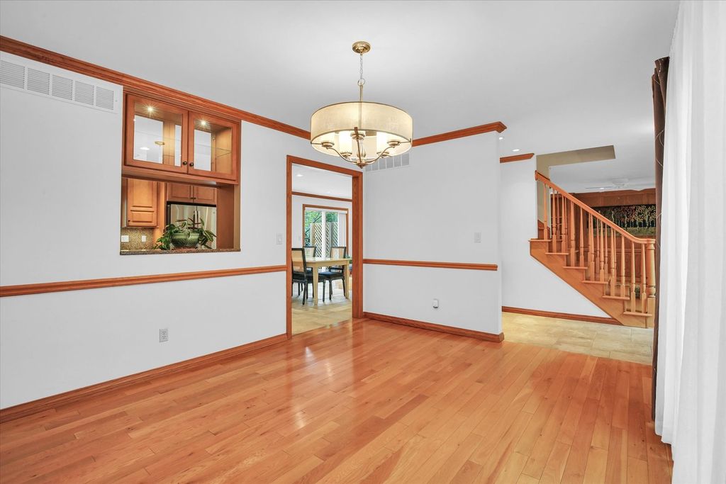 Image 32 of property listing at 2706 N Salisbury Court, Champaign, IL 61821