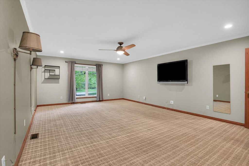 Image 33 of property listing at 2706 N Salisbury Court, Champaign, IL 61821