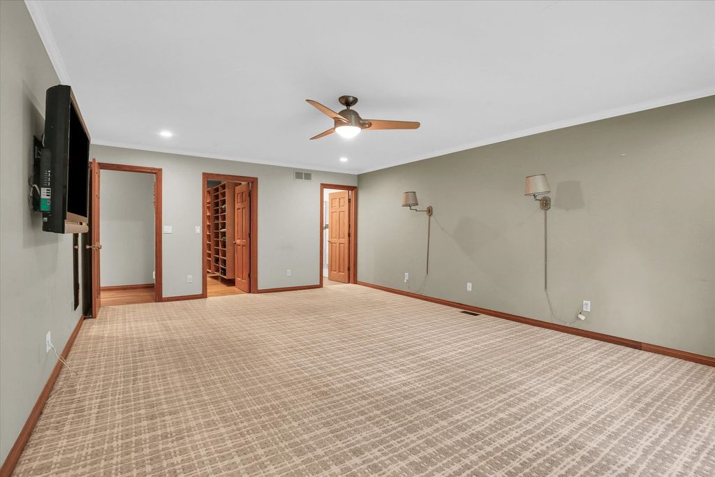 Image 34 of property listing at 2706 N Salisbury Court, Champaign, IL 61821