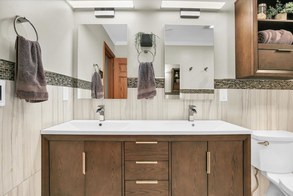 Image 35 of property listing at 2706 N Salisbury Court, Champaign, IL 61821
